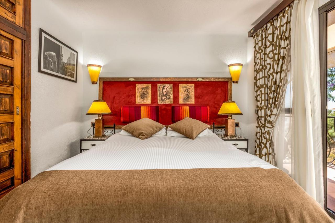Boutique Hotel Las Islas (Adults Only) Фуэнхирола Экстерьер фото